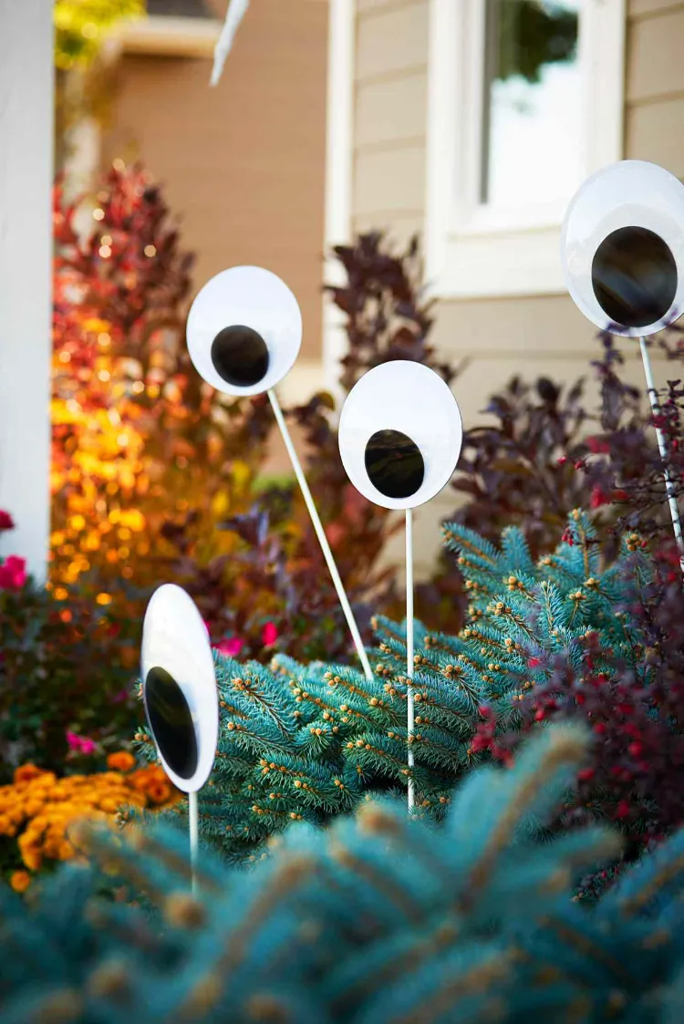 DIY creepy garden decoration for Halloween