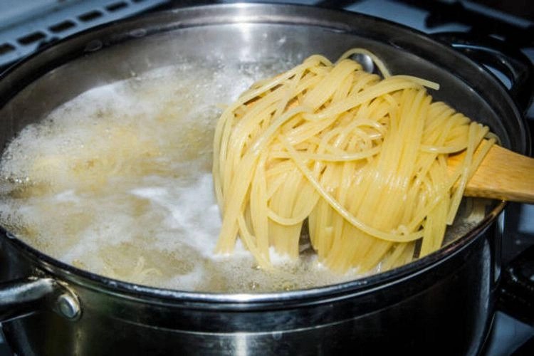 Dont throw away pasta water Useful tips how to recycle the water