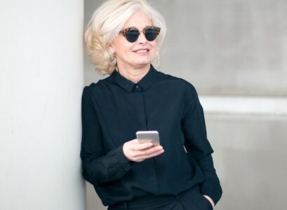 Fashion-Mistakes-That-Make-You-Look-Older-Too-much-black-can-steal-the-life-of-your-complexion