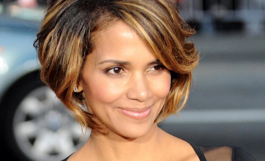 Hair-color-trends-2022-for-women-over-50-fall-winter-trends