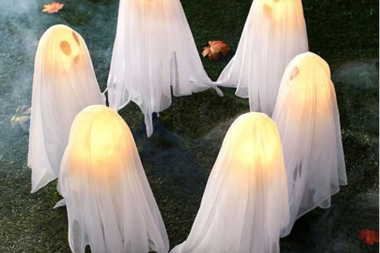 Halloween-Decoration-2022-Enchant-your-neighborhood-with-these-spooky-outdoor-ideas