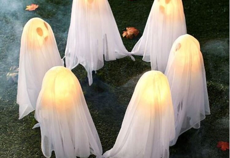 Halloween-Decoration-2022-Enchant-your-neighborhood-with-these-spooky-outdoor-ideas