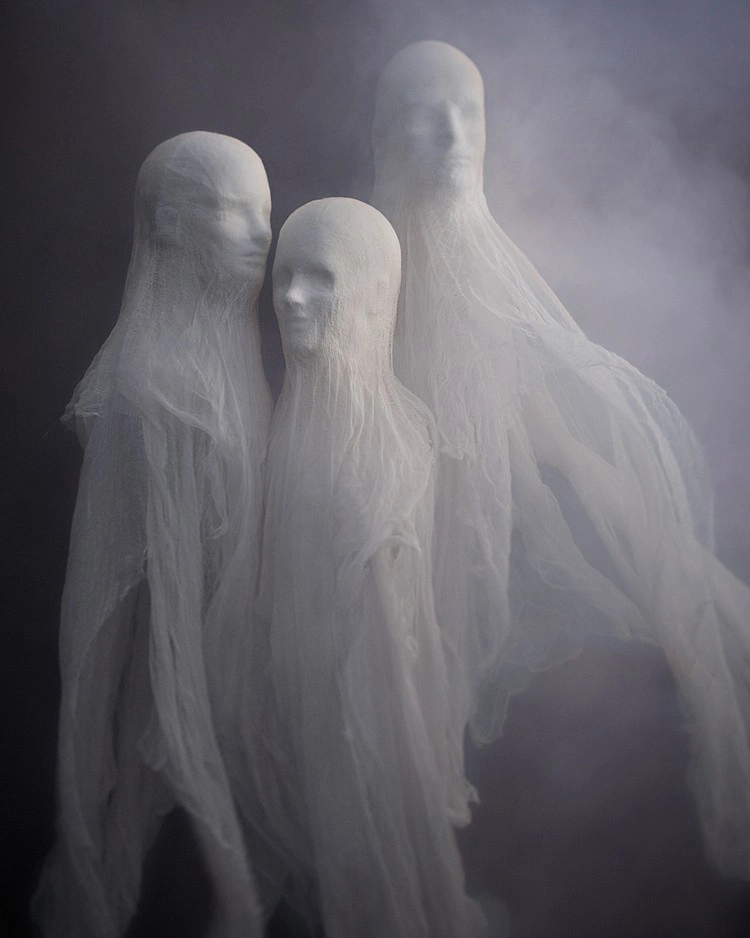 DIY free floating ghosts Halloween decoration 2022