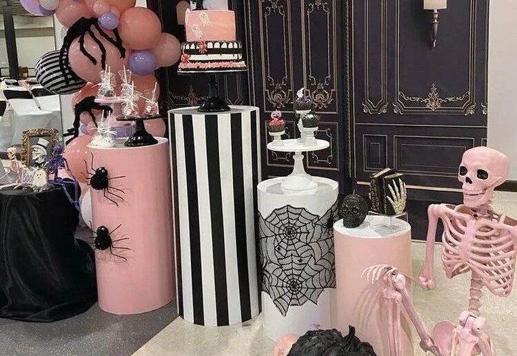 Halloween-decoration-trends-2022-pink-decoration