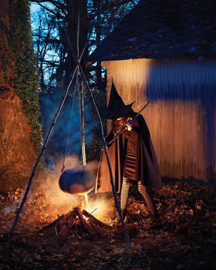 How to make a cauldron for Halloween