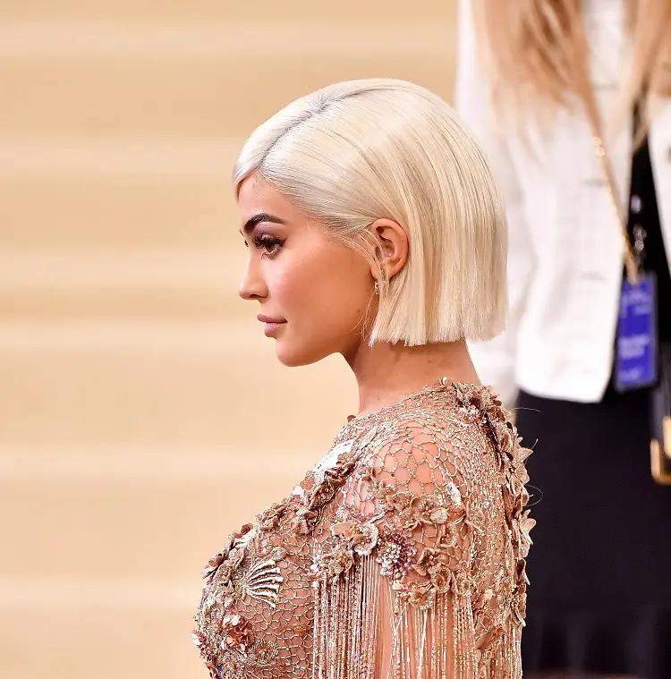 Kylie Jenner platinum blonde short bob haircut