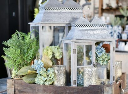 Lantern-fall-decoration-wooden-box-with-lanterns-and-hydrangeas
