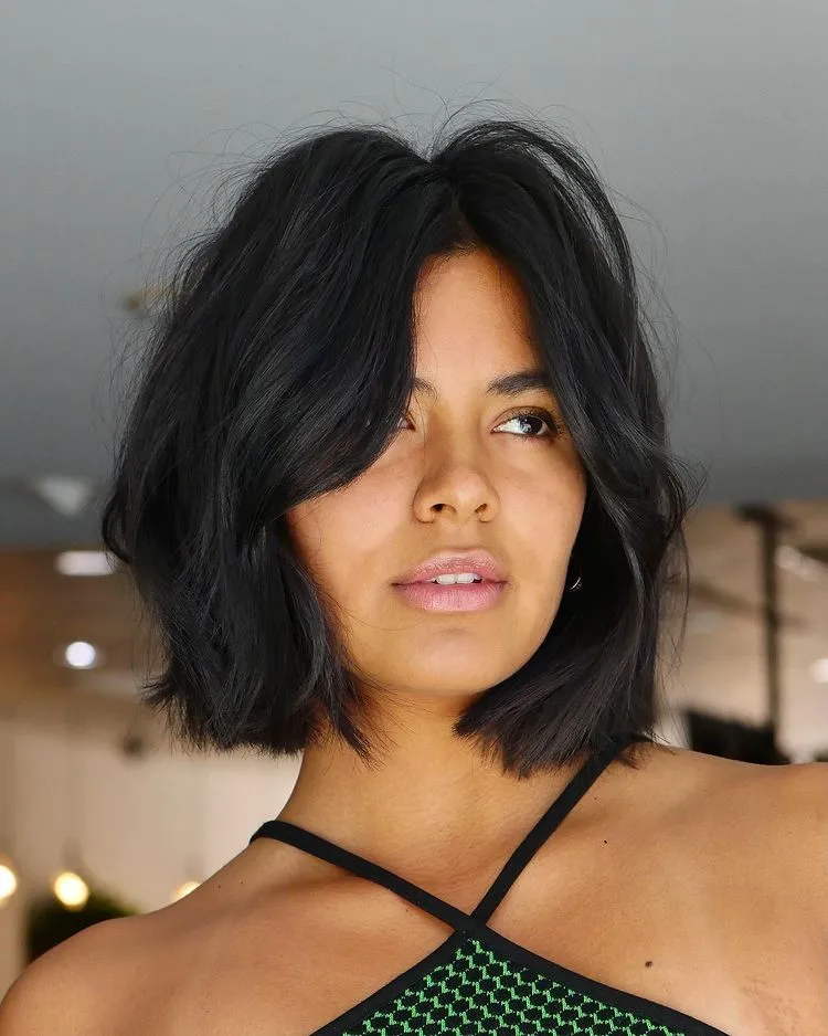 Medium length bob with curtain bangs: the versatile haircut that trending  on the Web!