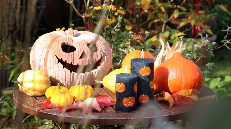 Pumpkin-carving-ideas-Halloween-decoration-in-the-front-yard