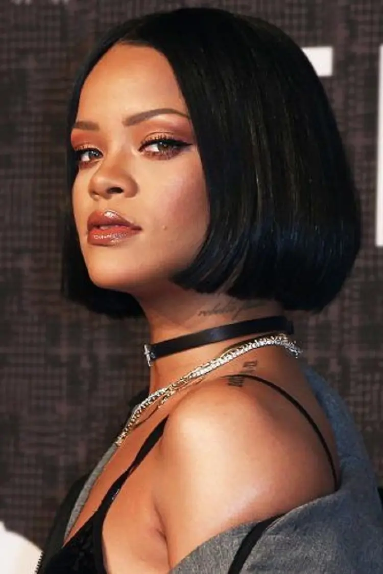 Rihanna pulling off medium bob haircut