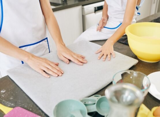 Silicone-Mat-Parchment-Paper-or-Aluminum-Foil-What-to-Use-For-Baking