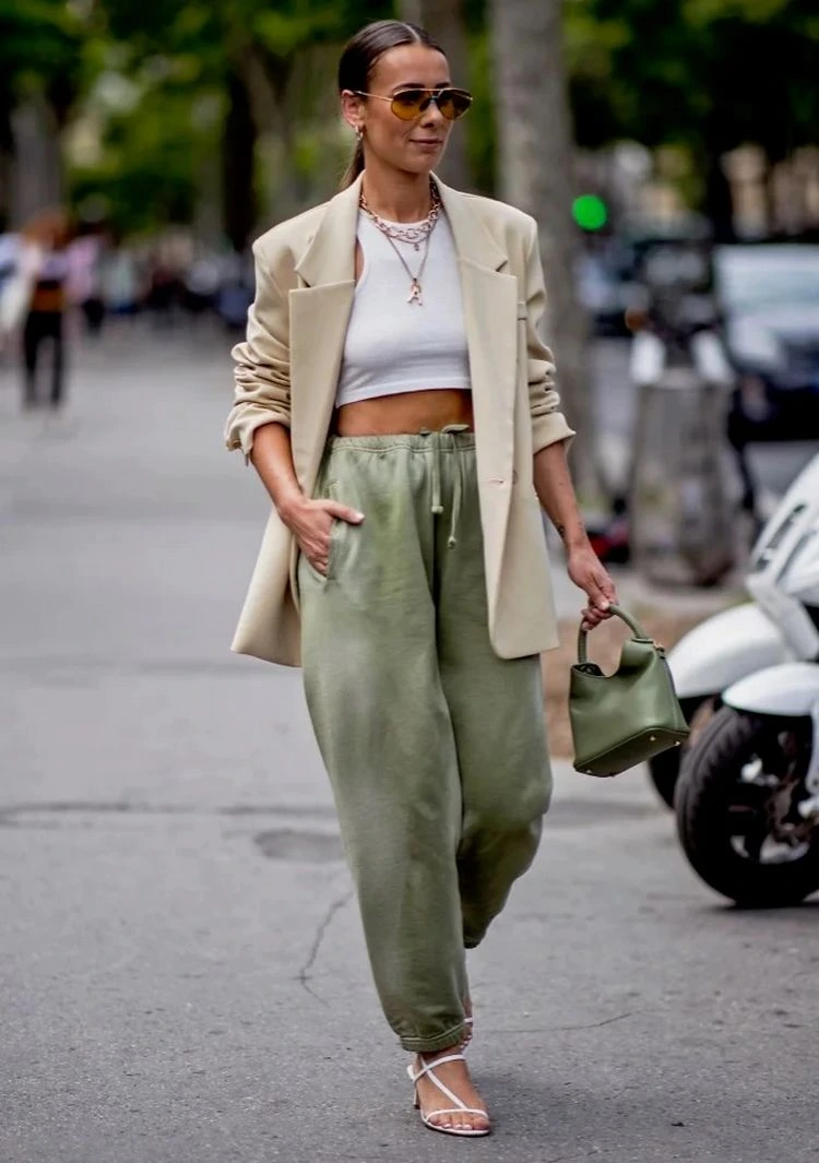 Wide trousers baggy pants conquer our everyday life