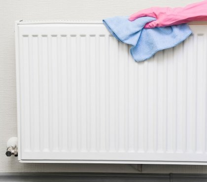 Wipe-the-radiator-and-get-it-clean-again