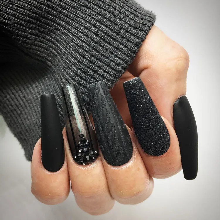 long nail trends fall 2022 black nail design square nails