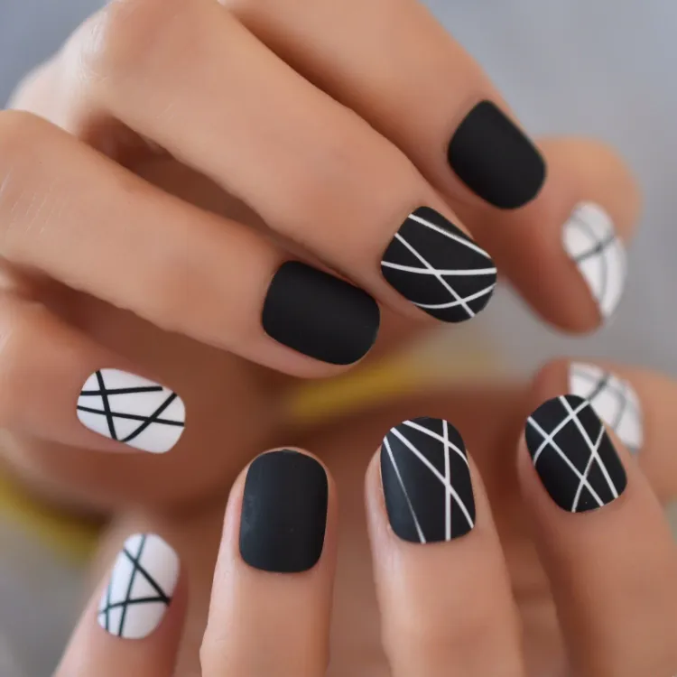 black nails trend fall 2022 short nail design ideas