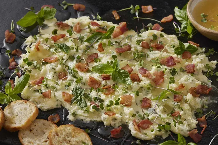 butter board with garlic butter and bacon tiktok recipe trend 2022