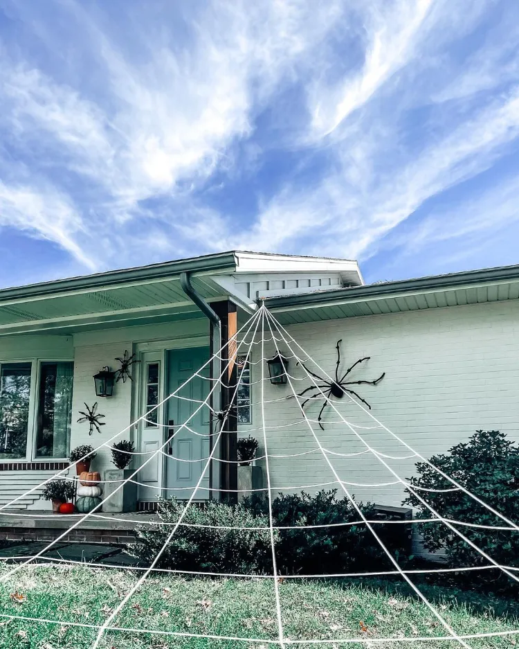 cheap front yard Halloween decoration DIY Spider web