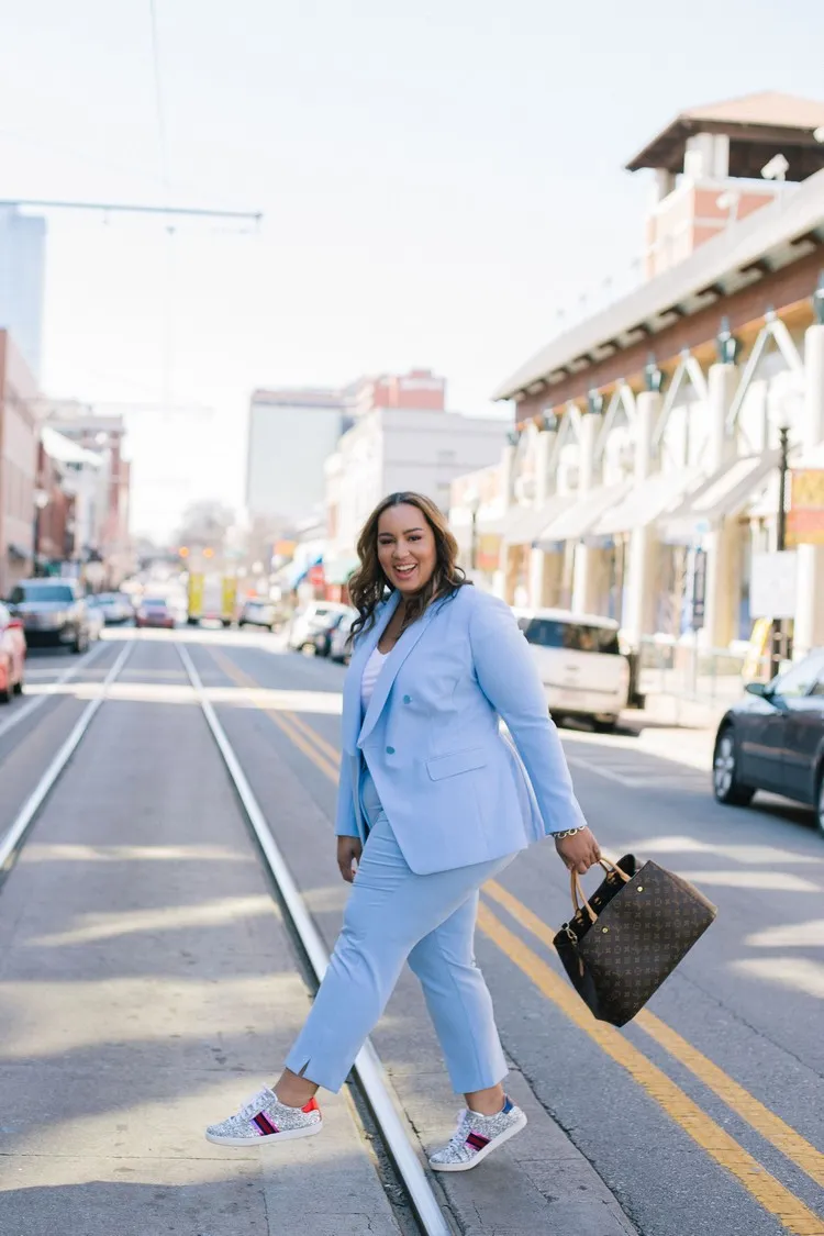 classy outfit curvy woman how to wear a suit with trainers