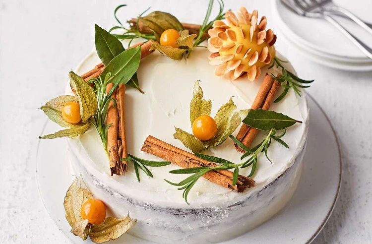 decorate birthday cake with physalis fall ideas