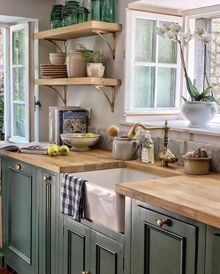 earthy green kitchen trend 2022 wooden shelfs with golden