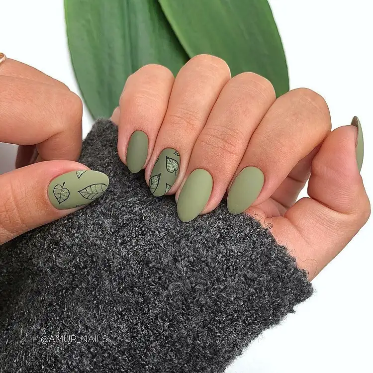earthy green nails autumn trends 2022
