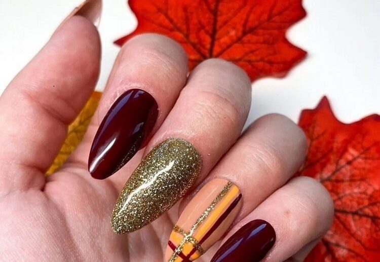 festive nails, sparkly nails
