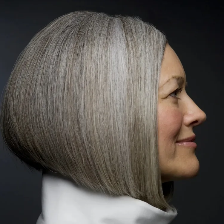 gray hair cut woman 50 years old french bob fall 2022