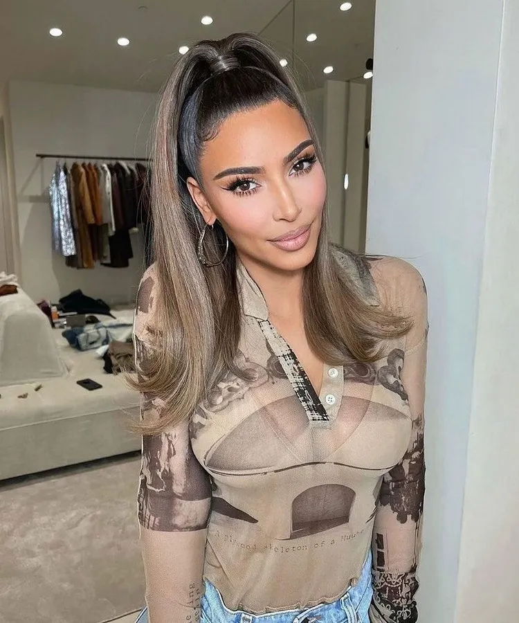 hair color trend winter 2022 2023 mousy hair Kim Kardashian hair color