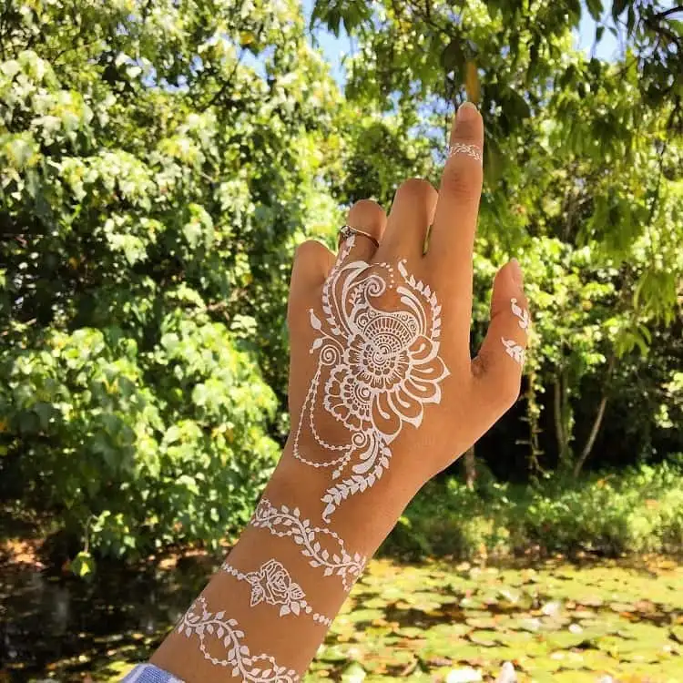 henna hand tattoo_white henna tattoo ideas
