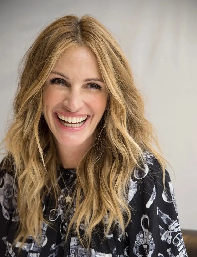 messy beachy waves hairstyle easy to achieve and maintain julia roberts