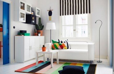 make a small living room look bigger, minimalist decor