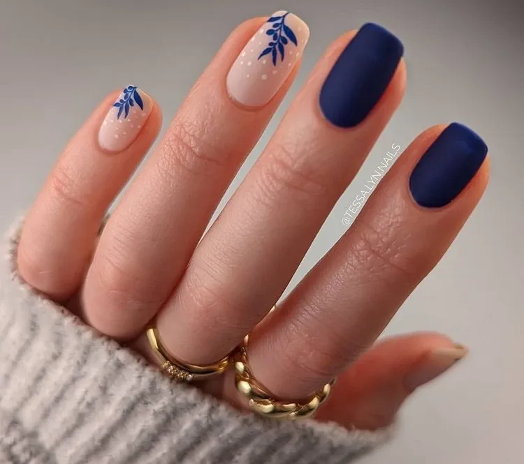 nail art winter matte blue trend
