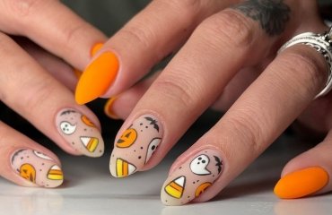 simple-and-delicate-halloween-nail-decor-in-orange-and-yellow