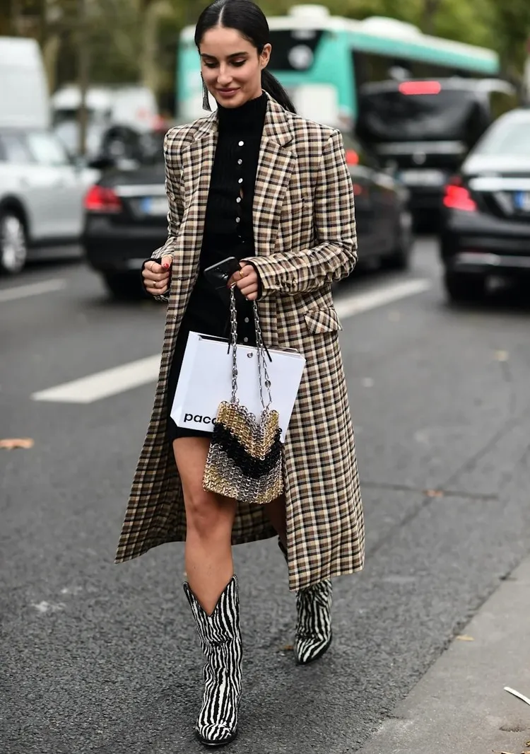 trendy fall winter 2022 outfits mix the prints