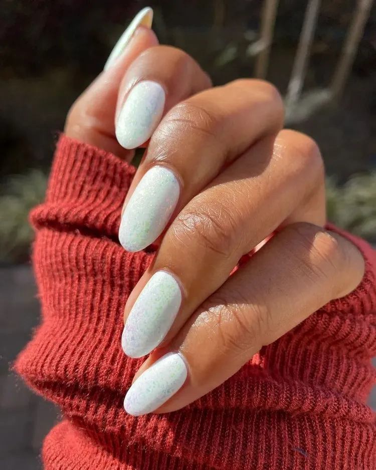 winter 2022 manicure trends pearly white glitter