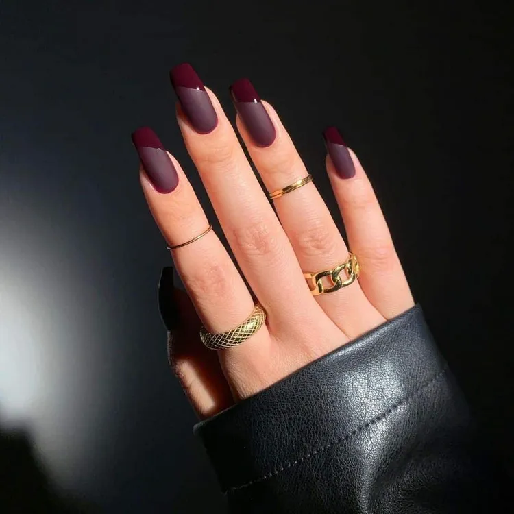 winter manicure color trend 2022 burgundy matte and glossy