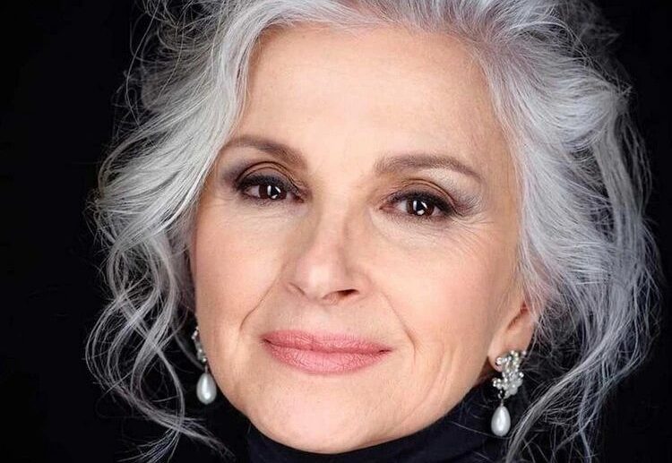 9-Makeup-Mistakes-Women-Over-60-Make-that-Make-You-Look-Older