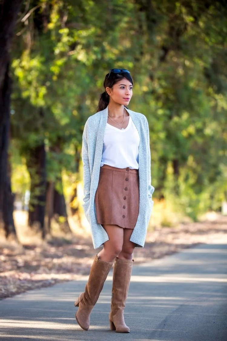 An oversized cardigan with skirt ensures a great autumn look