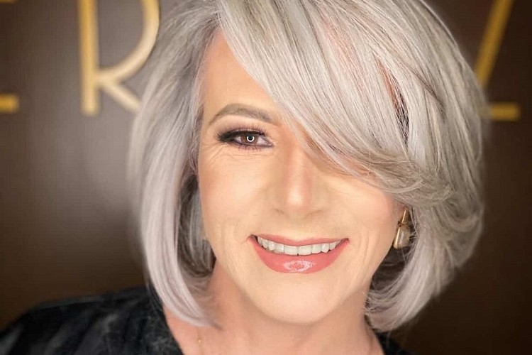 Anti-aging-hairstyle-for-women-over-50-bob-with-side-swept-bangs