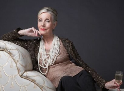 Chic-Fall-Outfits-for-60-Year-Olds-Top-8-Fashion-Tips