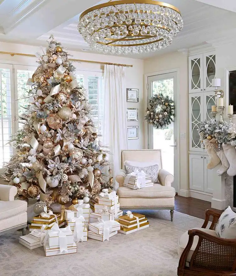 Christmas decoration trends 2022 gold and silver color