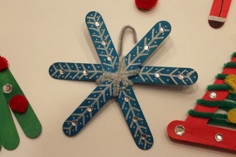 Christmas tree decoration craft with children simple snowflake