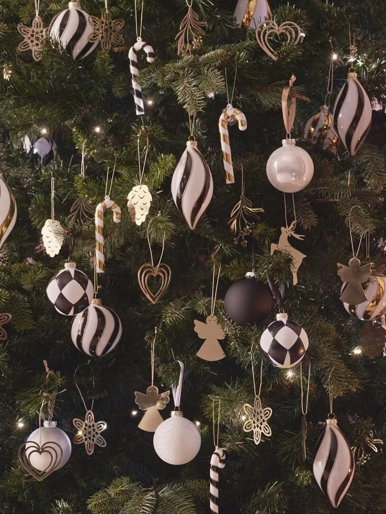 minimalist ornaments for the tree HM Christmas 2022