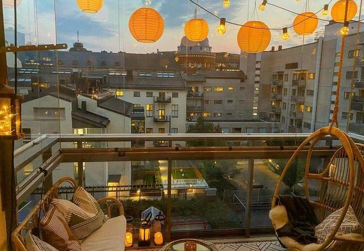 How-to-decorate-your-balcony-with-fairy-lights-and-why