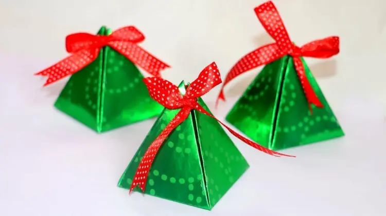 How to make a pyramid Christmas Gift box for small sized gifts