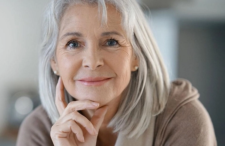 How to wear bangs at 60 years of age