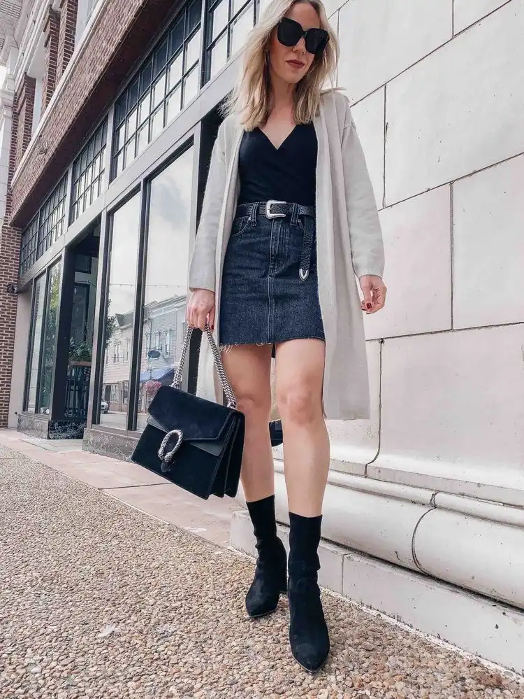 combine denim skirts in fall and winter with a cardigan