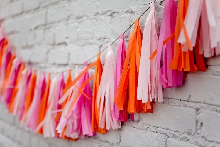 Make pom poms from tissue paper to decorate the fairy lights