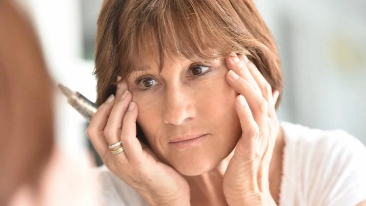 Make up Mistakes women over 60 the wrong concealer can emphasize the lines