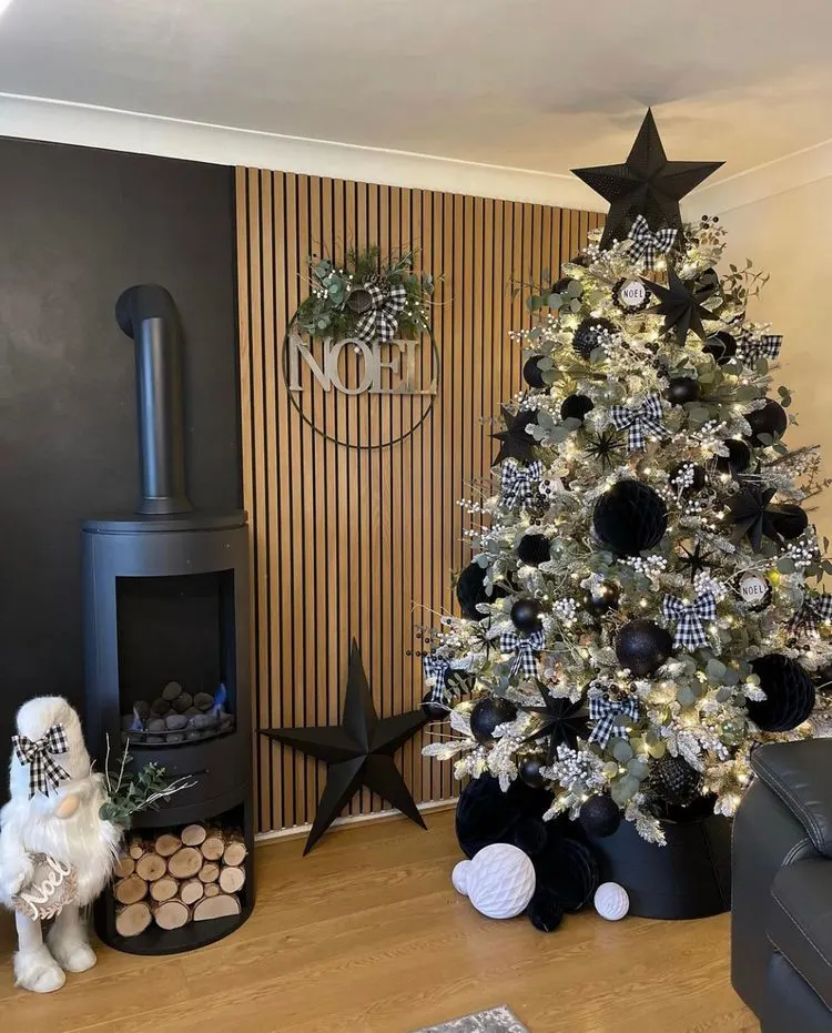 black and gold Christmas decoration